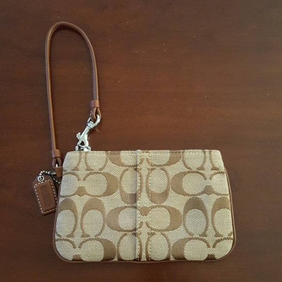 Coach Handbags - Coach wristlet